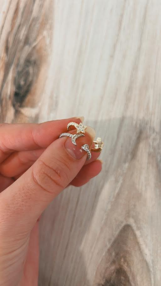 Droplet Wire Cuff Ring in Gold Pave Star