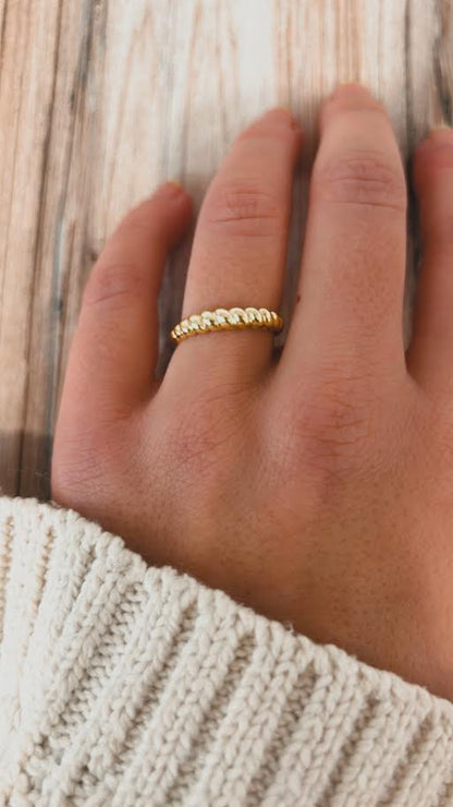 It Fits - "Croissant" Twist Ring in Gold