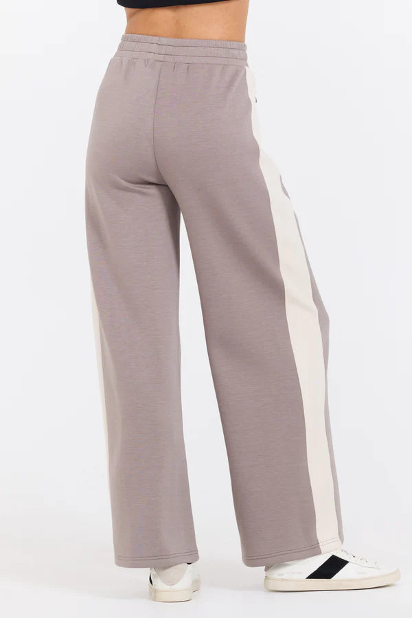 Colorblock Cloud Fleece Pants- Taupe/South Beach Sand