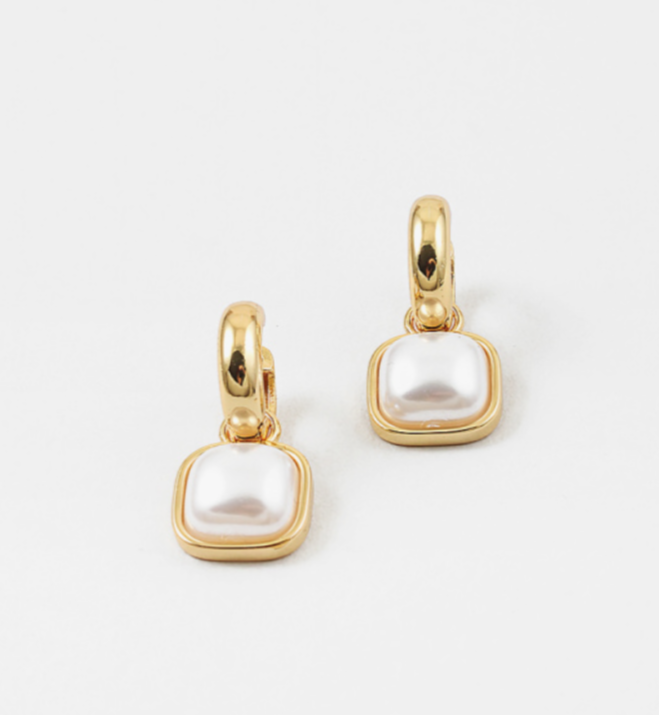 Gold Pearl Dangle Earring